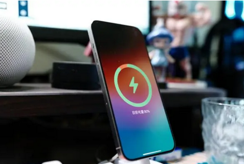 三沙苹果15换屏服务分享用什么充电器给iPhone15充电更好 